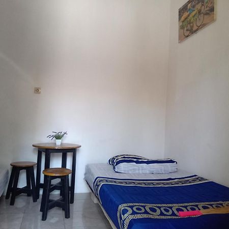 Kost Backpacker Hotel Sidoarjo Exterior photo