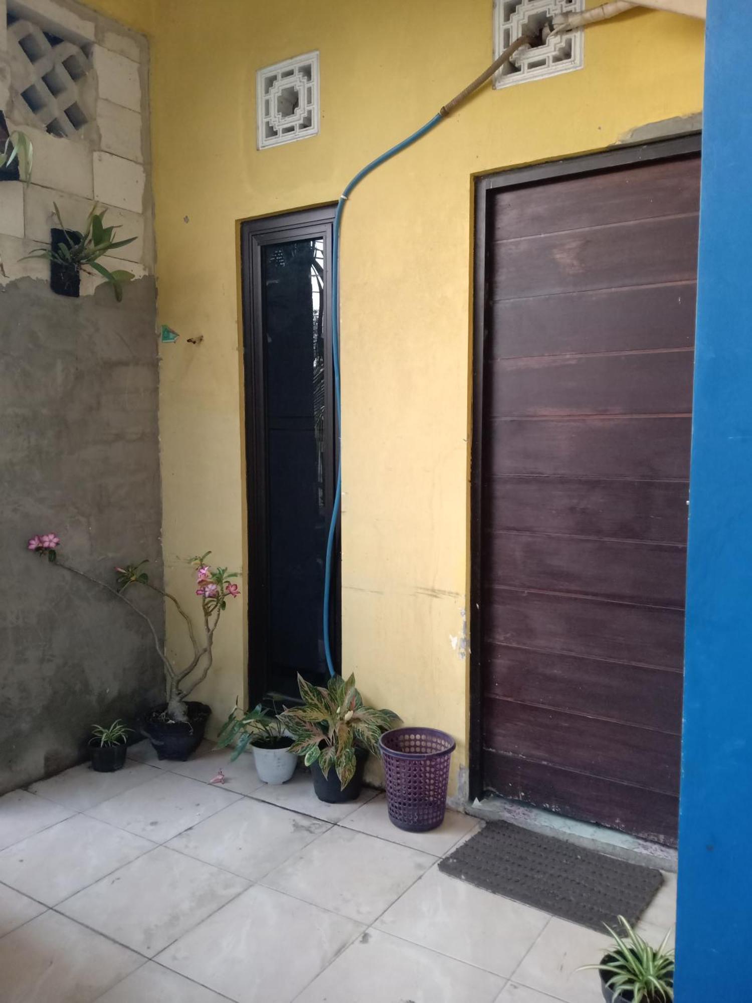 Kost Backpacker Hotel Sidoarjo Exterior photo