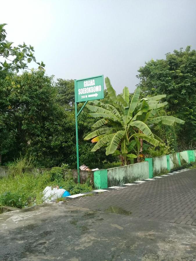 Kost Backpacker Hotel Sidoarjo Exterior photo