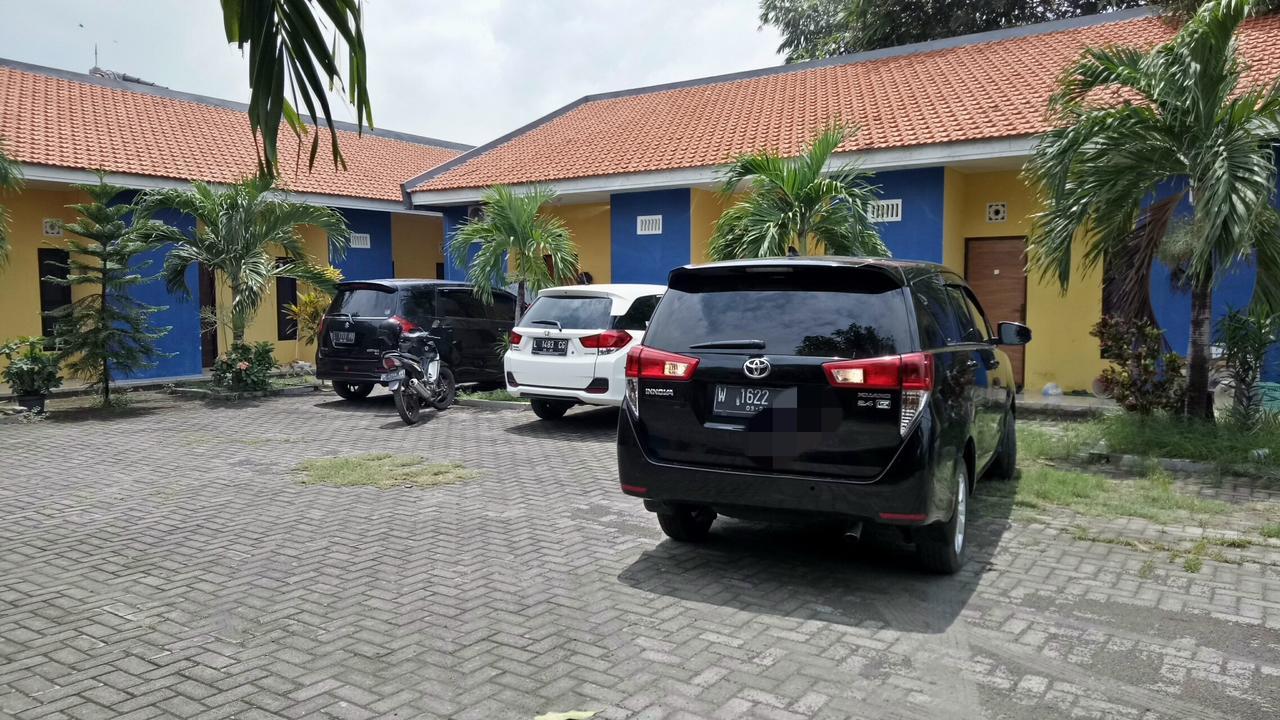 Kost Backpacker Hotel Sidoarjo Exterior photo